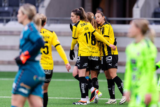 Häckens Rusul Rosa Kafaji jublar