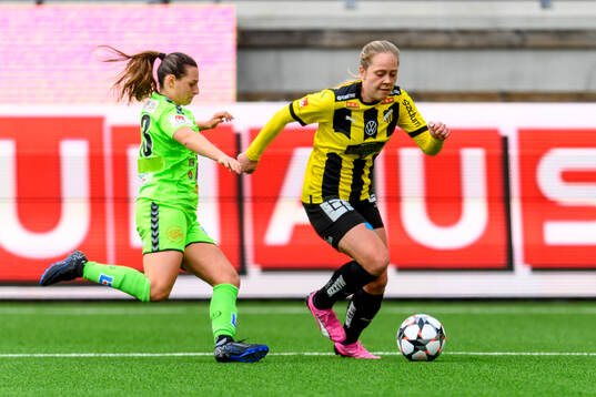 Kristianstads Emma Petrovic  och Häckens Alice Bergström