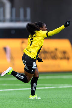 Häckens Monica Jusu Bah jublar