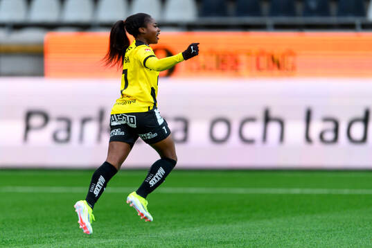 Häckens Monica Jusu Bah jublar