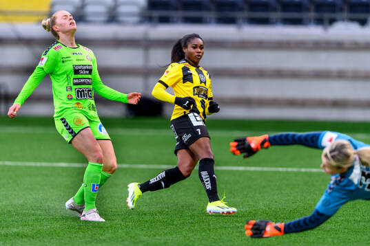 Häckens Monica Jusu Bah gör mål