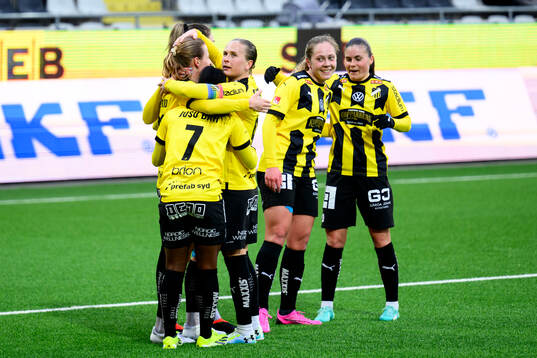 Häckens spelare jublar