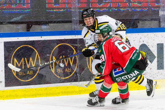 Frölundas Tilde Utbult och AIKs Ella Sköldebäck