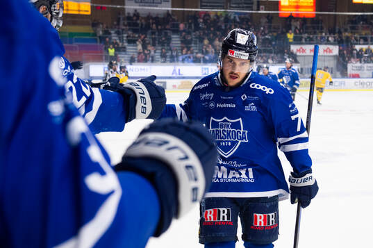 Karlskogas Viktor Lennartsson jublar