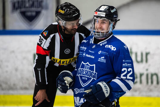 Domare Fredrik Rönnberg och Karlskogas Viktor Lang