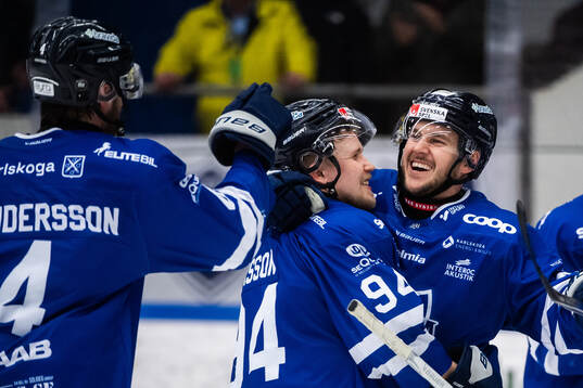 Karlskogas Henrik Larsson och Viktor Lennartsson jublar