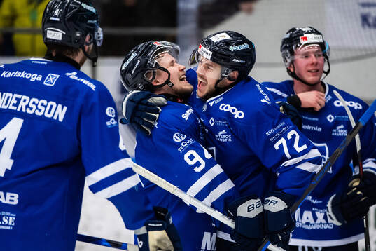 Karlskogas Henrik Larsson och Viktor Lennartsson jublar