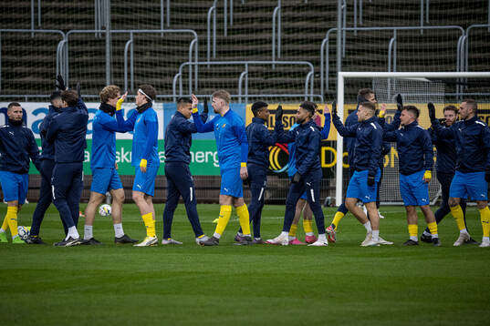 Eskilsminne IFs spelare samlas