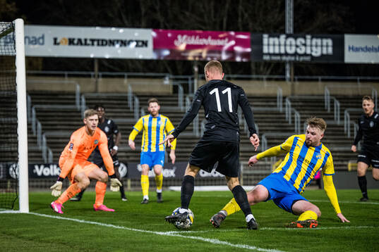Landskrona BOISs Rasmus Wendt och Eskilsminne IFs Adrian Petersson