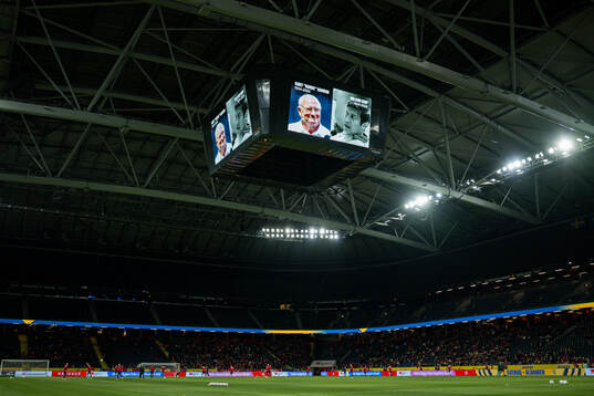 A tribute in memory of Kurt Hamrin and Roland Grip is shown