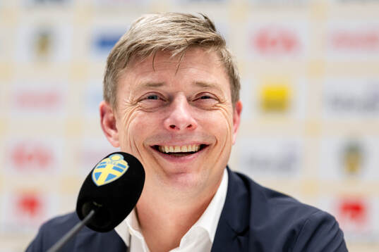 Head coach Jon Dahl Tomasson of Sweden