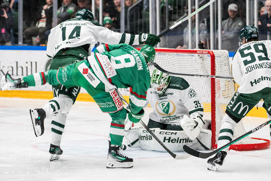 Rögles Linus Sandin och Färjestads målvakt Carl Lindbom