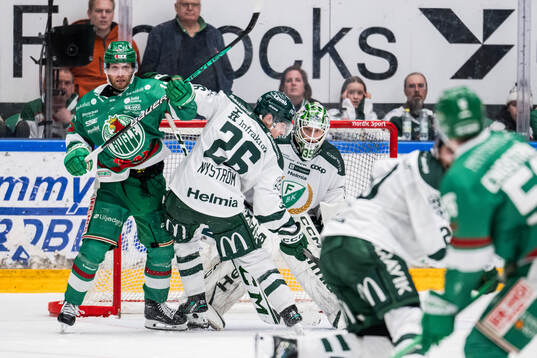 Rögles Simon Ryfors och Färjestads målvakt Carl Lindbom