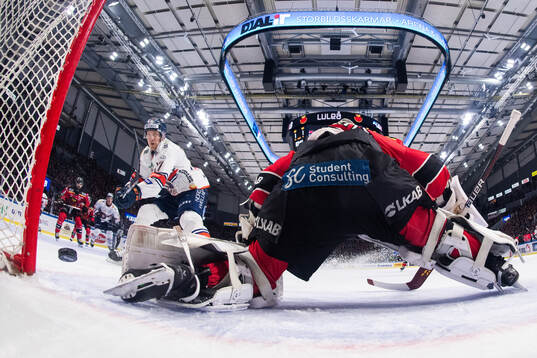 Växjös Gabriel Carlsson sätter 1-2