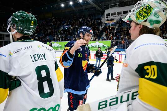 Djurgårdens Olle Liss och Björklövens målvakt Joona