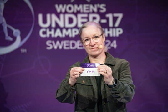 Victoria Sandell, Tournament Ambassador, shows Spain in the draw, during the UEFA European Women’s Under-17 Championship 2023/24 Final Tournament Draw at Lund City Hall on March 26, 2024 in Lund, Sweden. 
