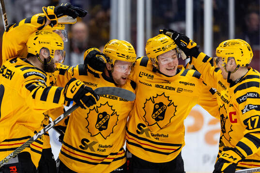 Skellefteås Oskar Nilsson jublar