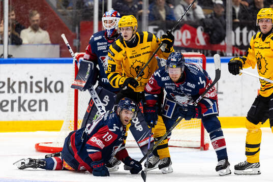 Linköpings Patrick Russell och Arvid Aronsson försvarar