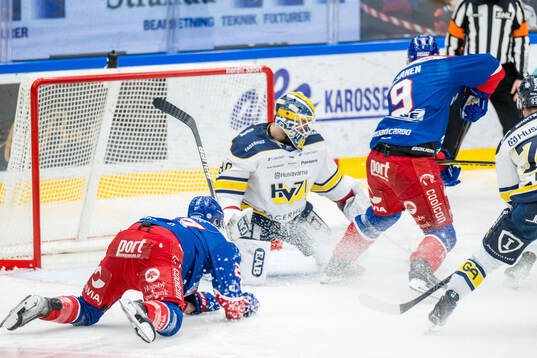 Oskarshamns Austin Wagner och Ahti Oksanen och HV71s