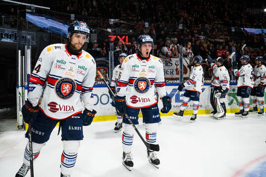 Växjös Eric Martinsson och Elias Rosén jublar