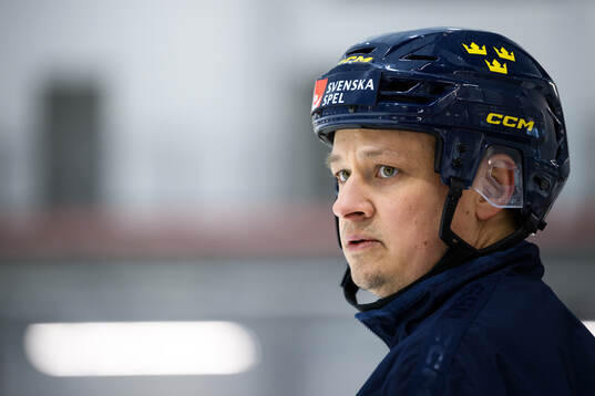 Assistant coach Andreas Karlsson of Sweden