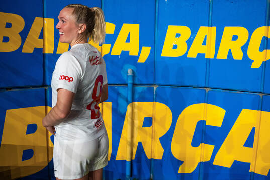 Bla gjennom flere bilder av Football, UEFA Women's Champions League, Barcelona - Brann