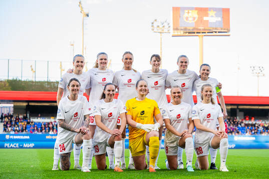 The starting eleven of Brann pose for a team photo