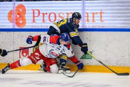 Oskarshamns Lukas Pilö och HV71s Måns Lindbäck