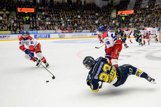 Oskarshamns Johannes Salmonsson och Hugo Jonasson mot HV71s