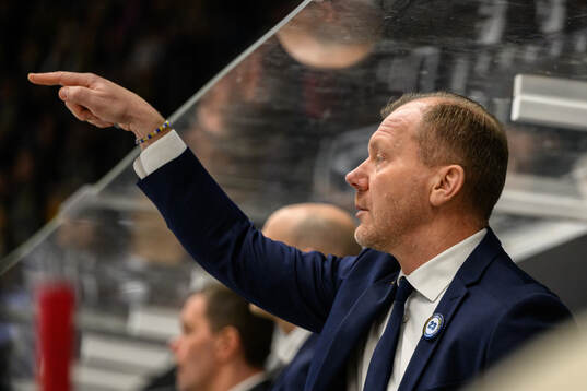 HV71s huvudtränare Johan Lindbom