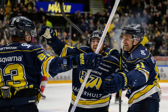 HV71s Åke Stakkestad jublar