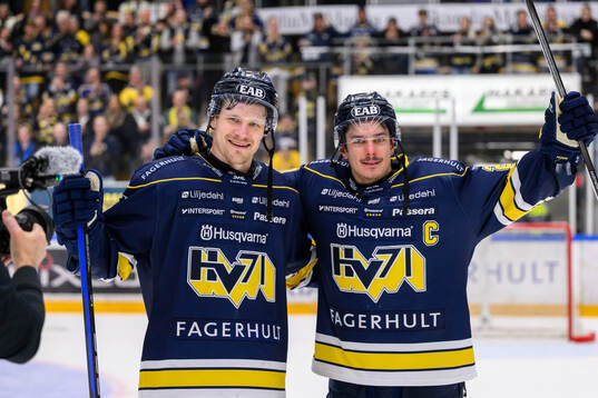 HV71s Simon Önerud och Andre Petersson jublar
