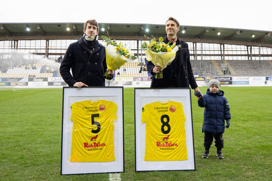 Adam Eriksson och Tobias Helldén avtackas