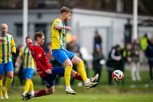 Eskilsminnes Oliver Åkerman och Tvååkers IFs Isak Wiman