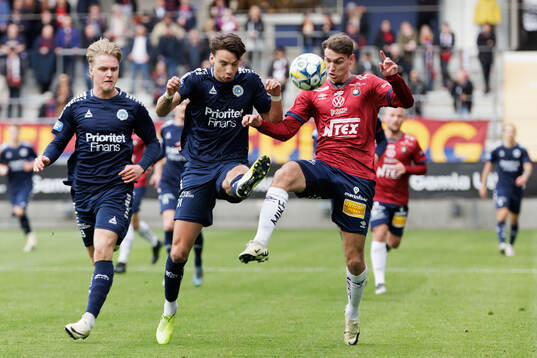 Utsiktens Sebastian Lagerlund och Kevin Rodeblad Lowe mot Örgrytes Noah Christoffersson