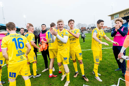 IK Oddevolds spelare jublar