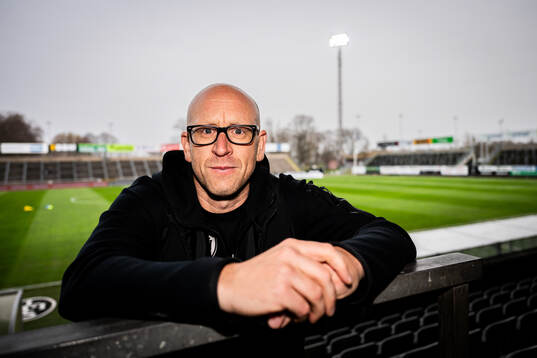 Billy Magnusson, sportchef Landskrona poserar för ett porträtt