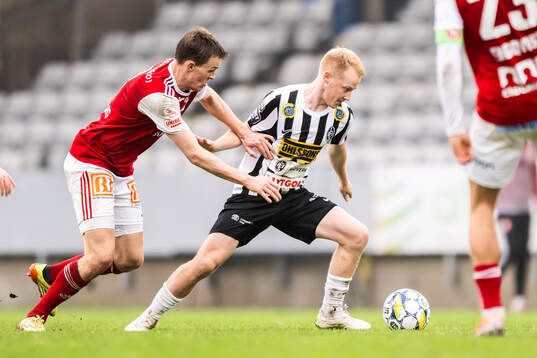 Sandvikens IFs Daniel Söderberg och Landskronas David Edvardsson