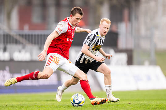 Sandvikens IFs Daniel Söderberg och Landskronas David Edvardsson
