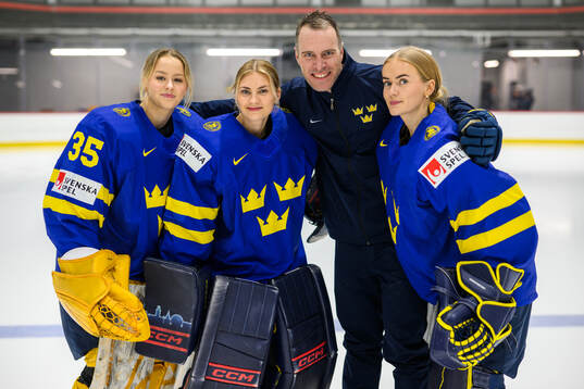 Goaltender Tindra Holm, Ida Boman, goalkeeper coach Ola
