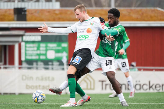 Varbergs Niklas Dahlström och Brages Kevin Appiah Nyarko