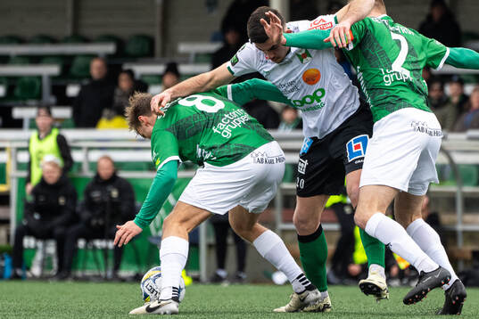 Brages Jacob Stensson och Varbergs Aulon Bitiqi och Brages Alexander Zetterström 