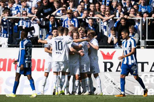 Djurgårdens Marcus Danielson jublar med lagkamrater