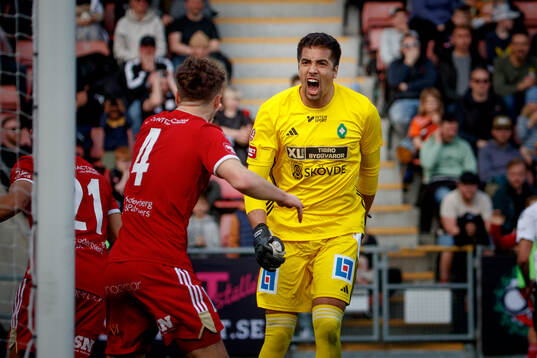 Skövde AIKs Adrian Zendejas jublar
