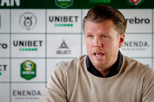 Örebros huvudtränare Christian Järdler på presskonferensen