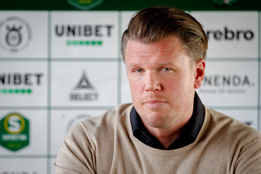 Örebros huvudtränare Christian Järdler på presskonferensen