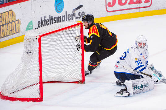 Brynäs Tyler Vesel gör 3-2 i förlängningen bakom