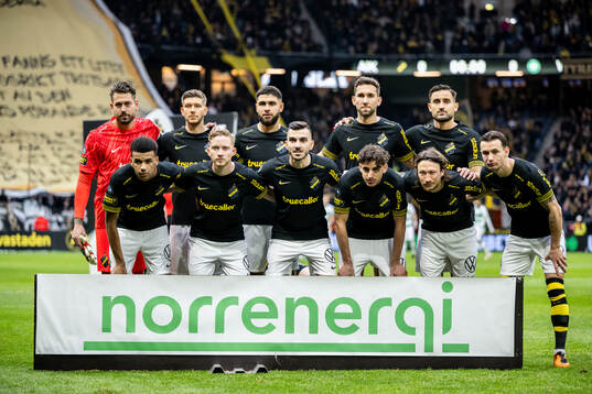 AIKs startelva ställer upp för en lagbild