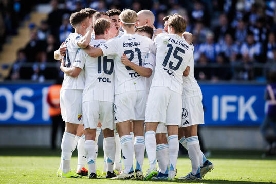 Djurgårdens Marcus Danielson jublar med lagkamrater