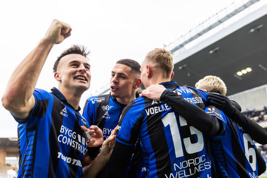 Sirius Henrik Castegren, Yousef Salech och Jakob Voelkerling Persson jublarefter 3-0